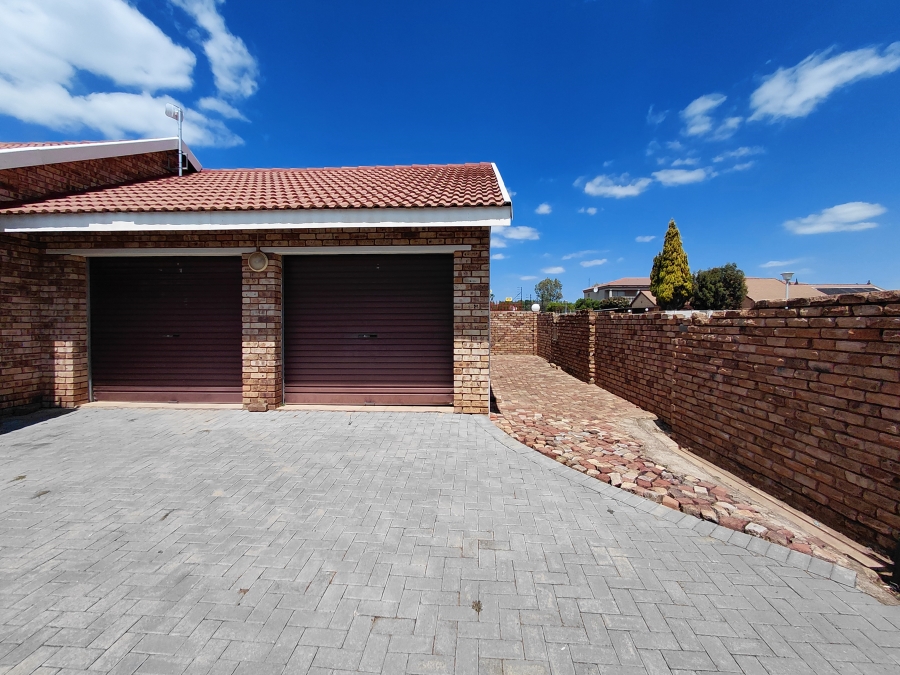 To Let 3 Bedroom Property for Rent in Meiringspark North West